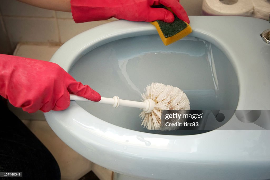 Pulire il bagno