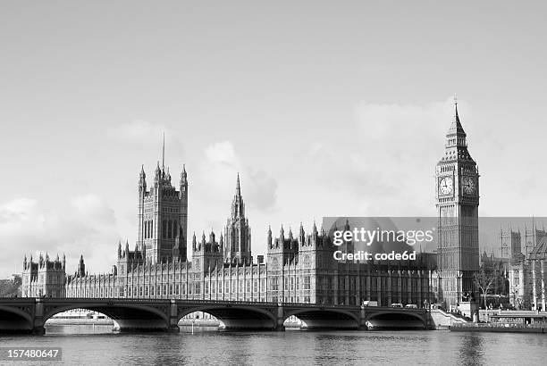 westminster and houses of parliament, black &amp; white, copy space - edge of the city 1957 stockfoto's en -beelden