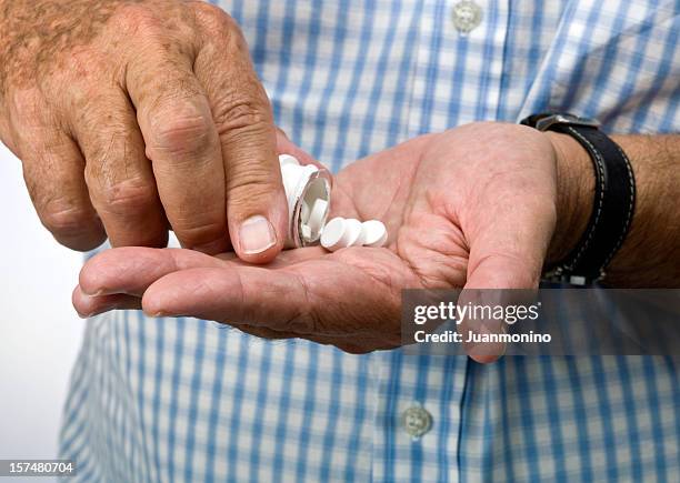 tomar o medicamento - aspirina imagens e fotografias de stock