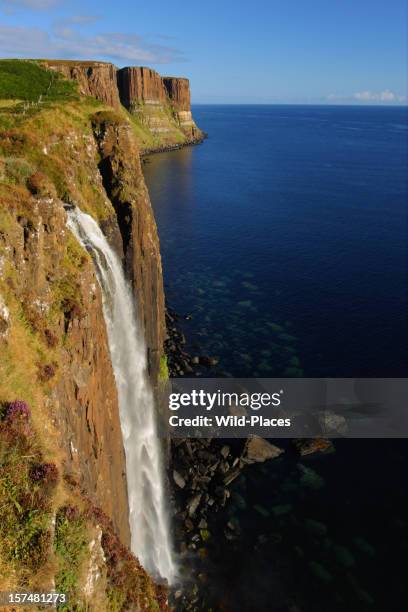 kilt rock cascata, isola di skye - isle of skye foto e immagini stock