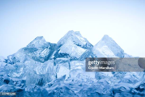 ice a las montañas - helado condición fotografías e imágenes de stock