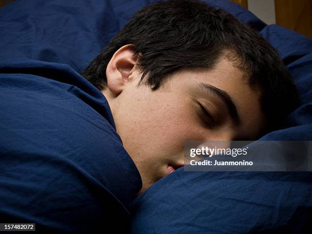 teenager sleeping - sleeping boys stockfoto's en -beelden
