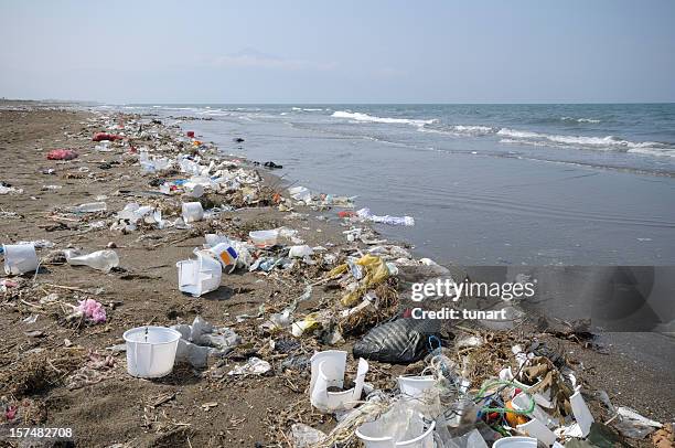 umweltverschmutzung - plastic waste stock-fotos und bilder