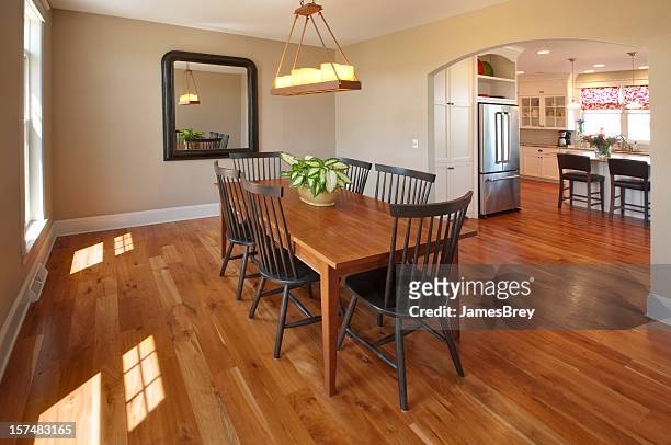 beautiful simple country style dining room, hardwood floor, candle chandelier - eetkamer stockfoto's en -beelden