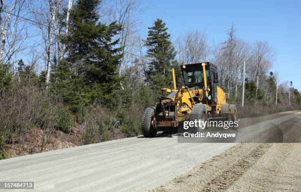 route de niveleuse donner une note - niveleuse photos et images de collection