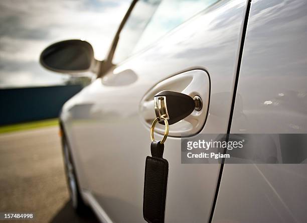 sports car with key in door - car key 個照片及圖片檔