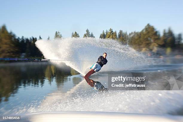 waterskiing - waterskiing stock pictures, royalty-free photos & images
