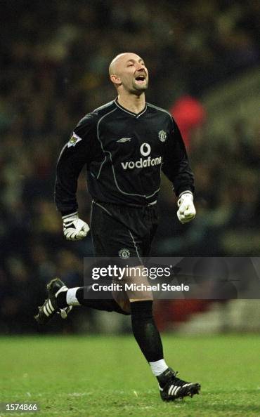 Fabien Barthez of Manchester United celebrates during the FA… News