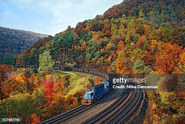 horseshoe curve autumn morning - pennsylvania stock pictures, royalty-free photos & images