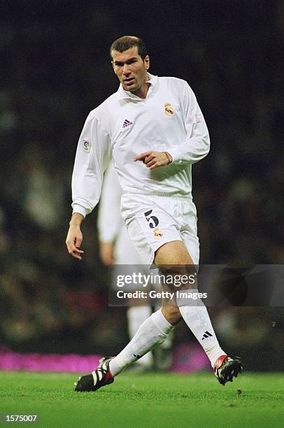 Zinedine Zidane of Real Madrid passes the ball during the Spanish Primera Liga match against Deportivo La Coruna played at the Bernabeu, in Madrid,...