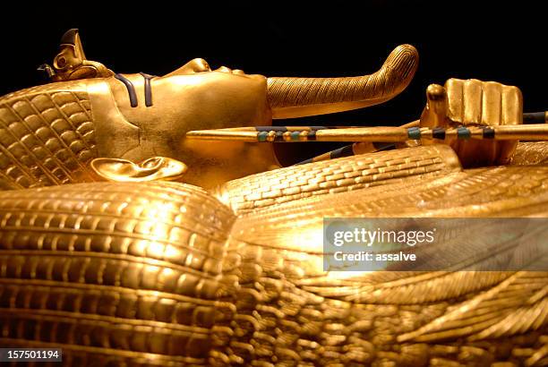 masque de toutankhamon, un pharaon égyptien - sarcophage photos et images de collection