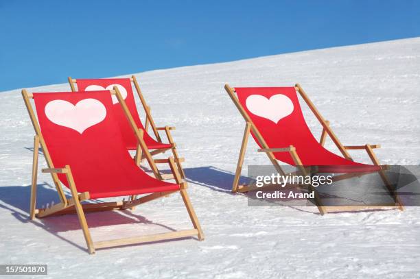 lounge chairs - après ski stockfoto's en -beelden