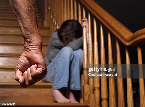 abuso de criança - terrorismo imagens e fotografias de stock