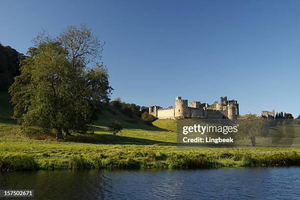 castillo de alnwick - alnwick castle fotografías e imágenes de stock