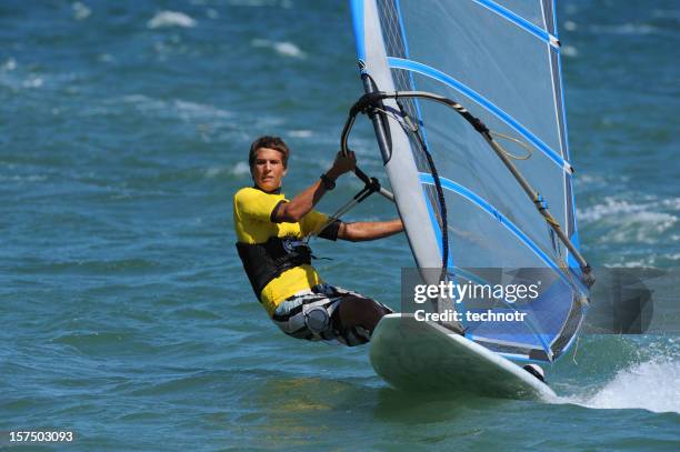 windsurfer - windsurf stockfoto's en -beelden