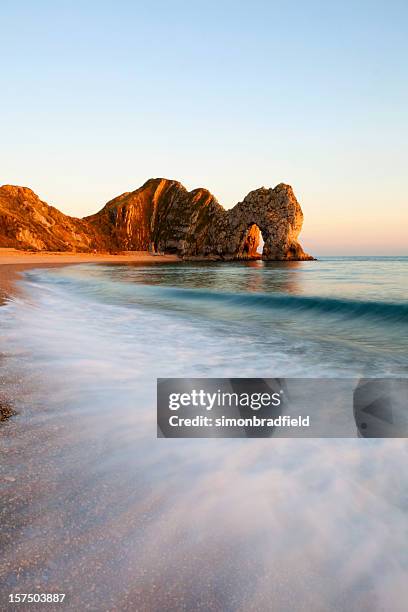 durdle door waves - durdle door stock pictures, royalty-free photos & images