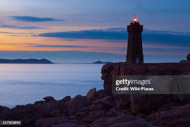 phare perros-guirec - phare photos et images de collection