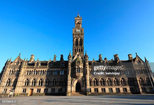 bradford town hall - bradford engeland stockfoto's en -beelden