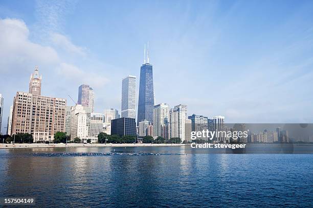 chicago swimming race in lake michigan. - hancock building chicago stockfoto's en -beelden