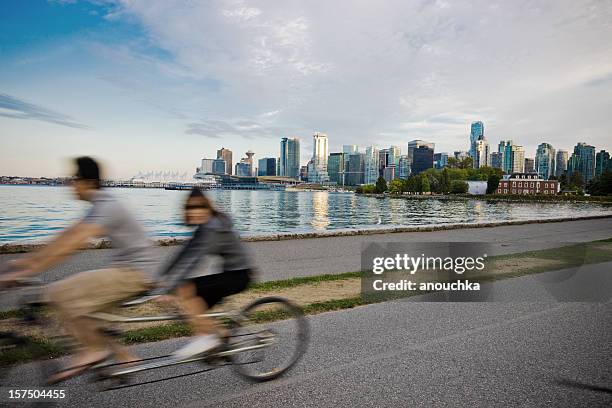 pessoas ciclismo em vancouver - parque stanley - fotografias e filmes do acervo