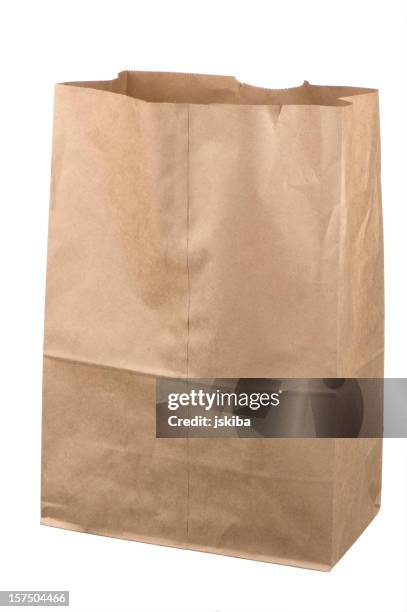 isoliert leere braun lebensmittel-tasche auf weißem hintergrund - paper bag stock-fotos und bilder