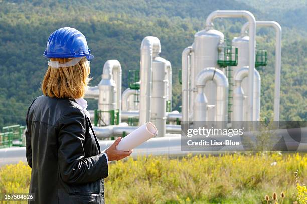 female engineer planning in geothermal power station - geothermische centrale stockfoto's en -beelden