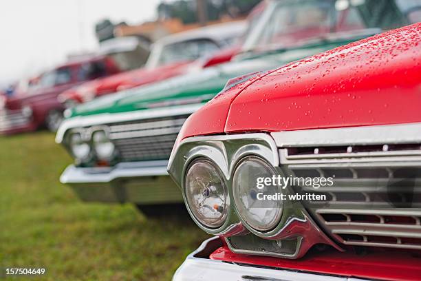 classic cars on parade - autoshow stockfoto's en -beelden