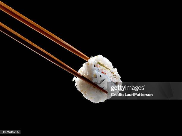 sushi de palillos chinos - palillos chinos fotografías e imágenes de stock