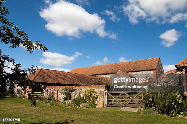 farmyard gate, outbuildings and barn - barn stock pictures, royalty-free photos & images