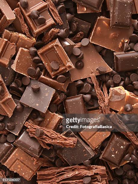 chocolate con leche trozos - chocolate fotografías e imágenes de stock