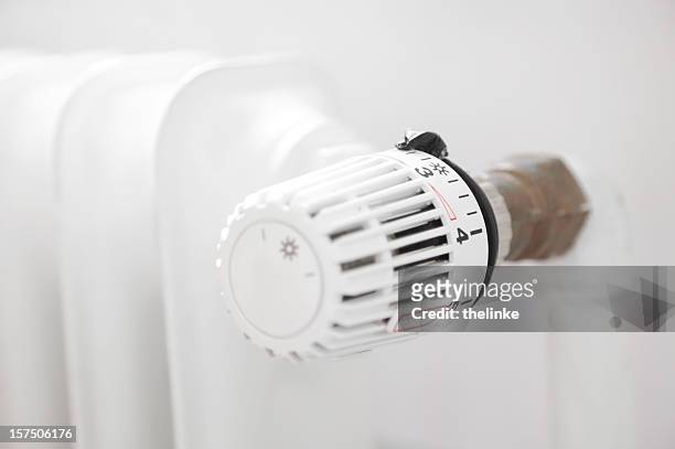 radiador - air valve fotografías e imágenes de stock