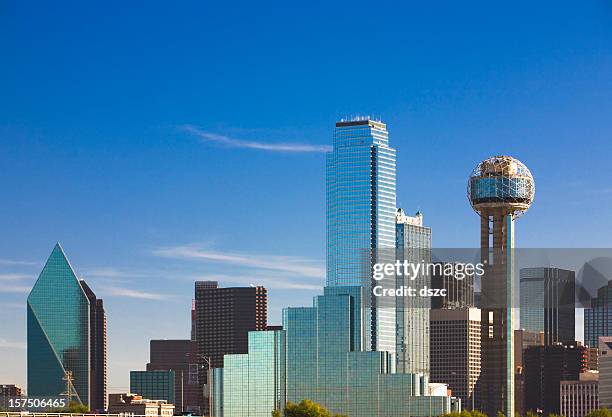 dallas texas city skyline der stadt - reunion tower stock-fotos und bilder