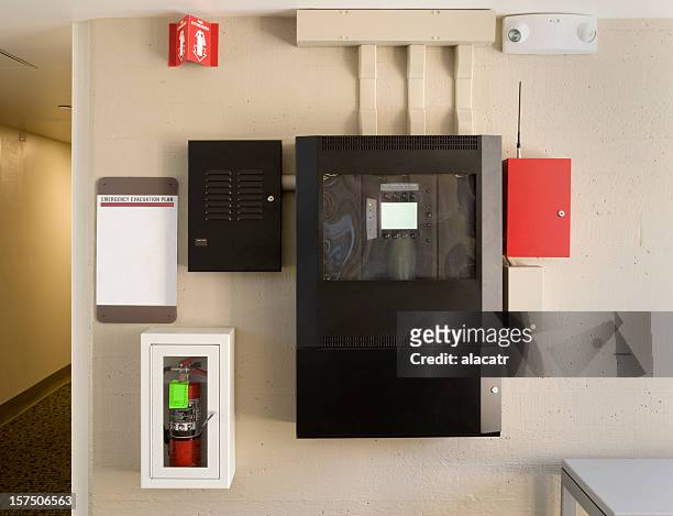 sistema de control de incendios - sprinkler system fotografías e imágenes de stock