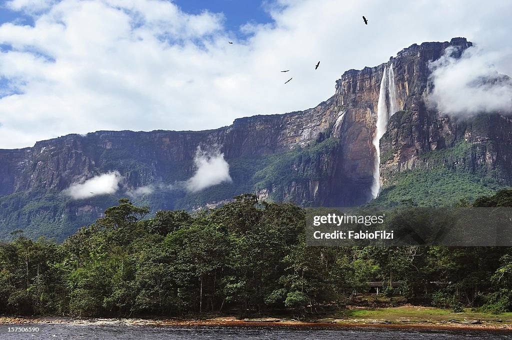 A beautiful view of Salto angel