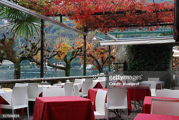 elegant dining - lago maggiore stockfoto's en -beelden