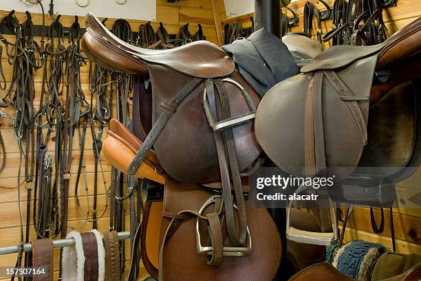 tack room - zadel stockfoto's en -beelden