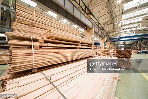 fábrica: jarda madeireira - depósito de madeiras imagens e fotografias de stock