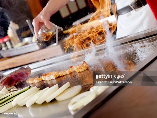 tapanyaki, japanese cooking - teppanyaki stock pictures, royalty-free photos & images