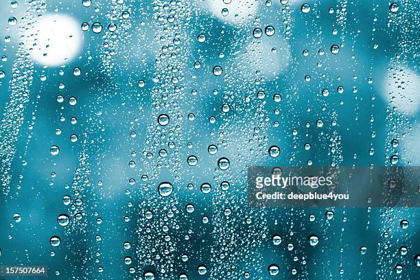 wet window water drops background - car window stockfoto's en -beelden