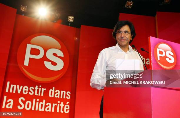Belgian Socialist Party Chairman Elio Di Rupo addresses on October 12, 2008 a French-speaking party congress in Namur to launch the campaign for next...