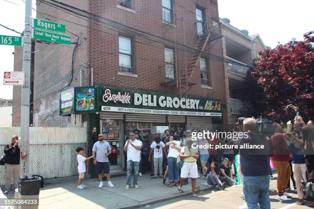 June 2023, USA, New York: A stretch of street in New York's Bronx is renamed "Cornell 'Black Benjie' Benjamin Way" at a ceremony. Photo: Christina...