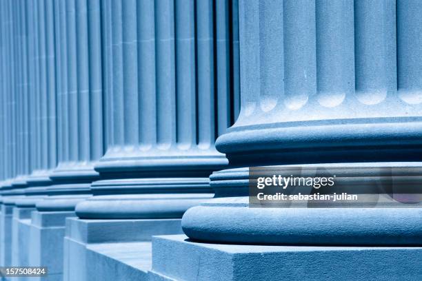 grupo de negocios corporativos de blue columnas - bajo fotografías e imágenes de stock