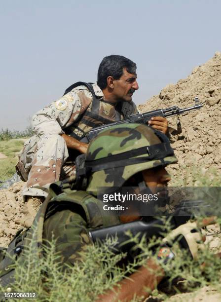 Handout released by the US Army 14 September 2007 shows two Iraqi army soldiers preparing to assault an enemy position during a joint US army Alpha...