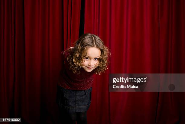 salutieren zu audiencie - child saluting stock-fotos und bilder