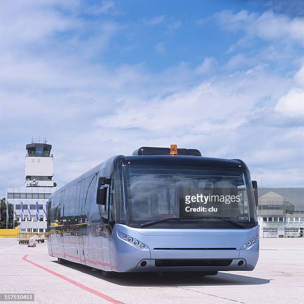 shuttle-bus zum flughafen - airport bus stock-fotos und bilder