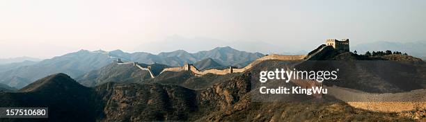 great wall - chinese muur noord china stockfoto's en -beelden