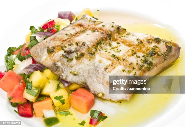 grilled fillet of fish with tropical fruits - rode snapper stockfoto's en -beelden