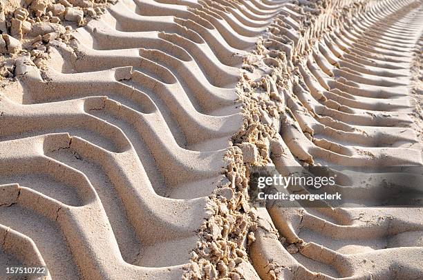 machine imprints in sand - construction vanishing point stock pictures, royalty-free photos & images