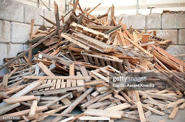 wood waste - gesloopt stockfoto's en -beelden