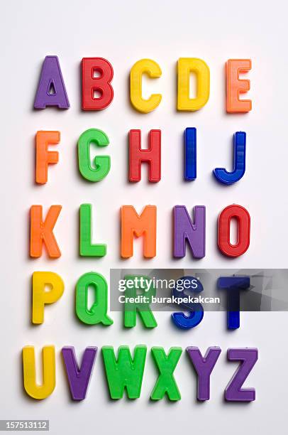 plastische buchstaben auf weißem hintergrund - alphabet stock-fotos und bilder